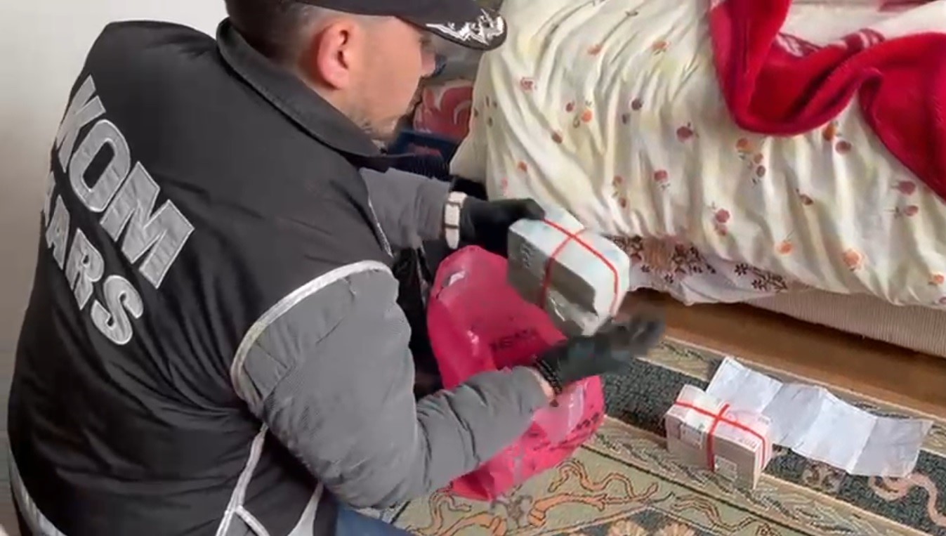 karsta tefecilik operasyonu yatagin altindan poset poset para cikti 0