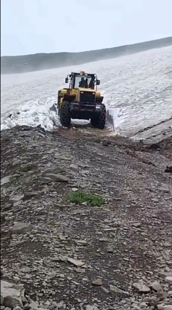 Kars’ta temmuz ortasında 3 metre kar 4 karsta temmuz ortasinda 3 metre kar 0 BZsOm9e6