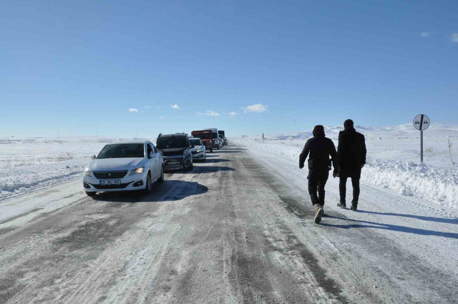 karsta tirin kaymasiyla kapanan karayolu yeniden ulasima acildi 5 hNfBDzDz