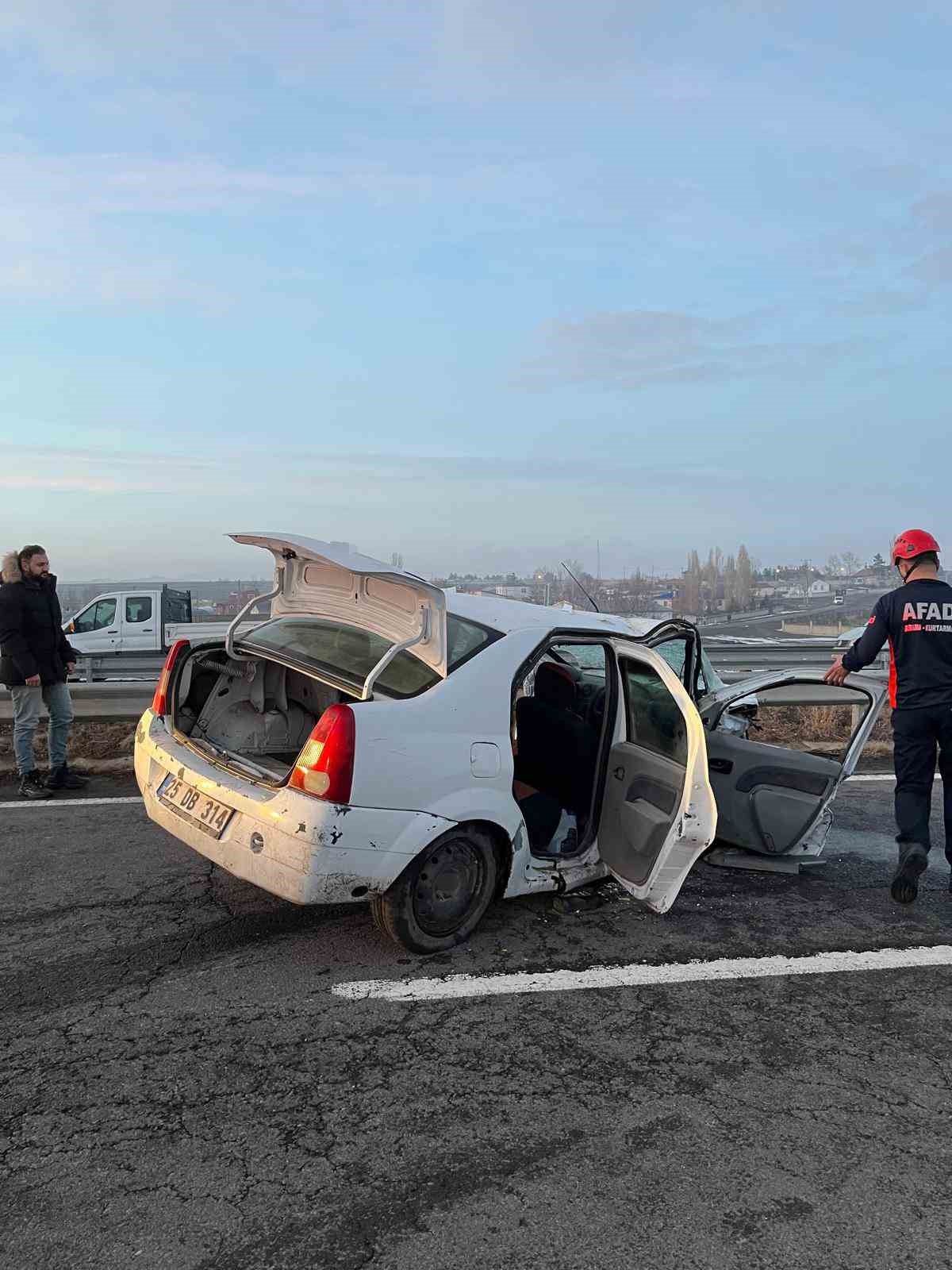 karsta trafik kazasi 3 yarali 2