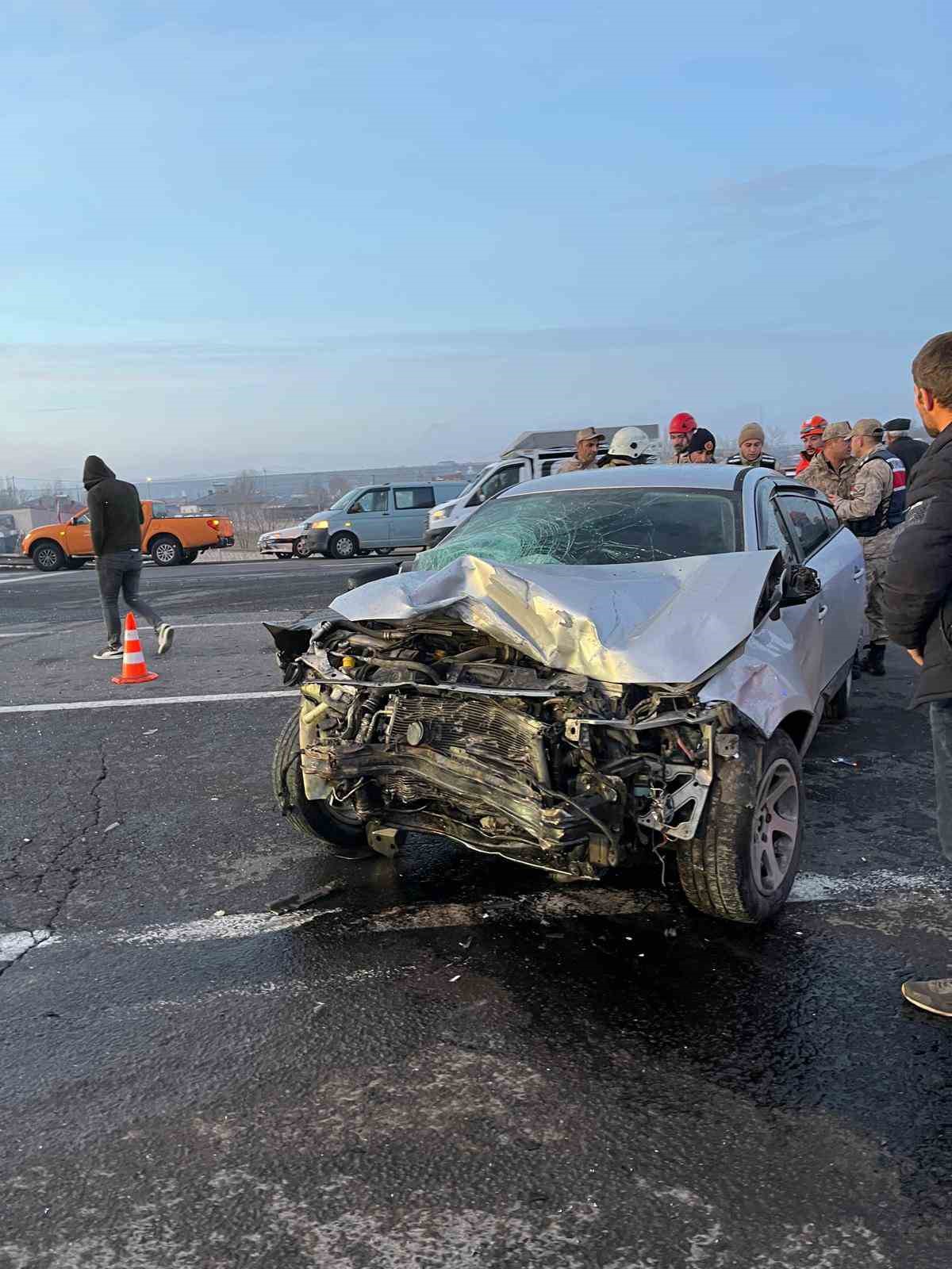 karsta trafik kazasi 3 yarali 3 4IUvErHh