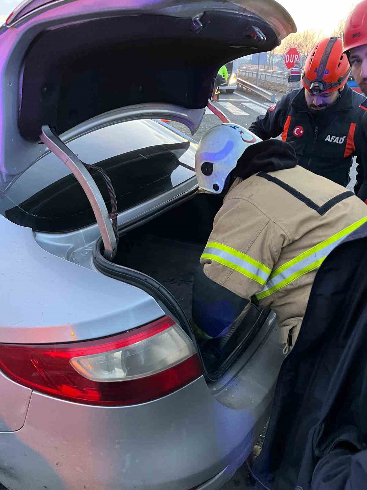karsta trafik kazasi 3 yarali 5