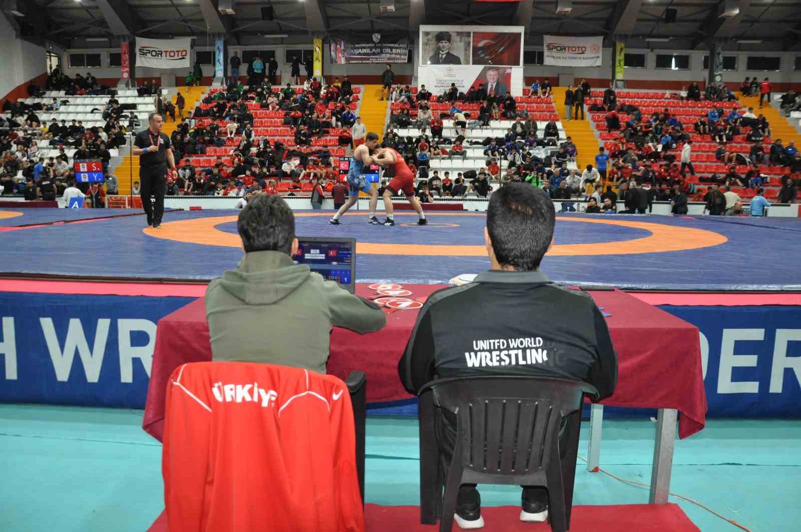 karsta u15 turkiye gures sampiyonasi basladi milli takim yolunda kiran kirana mucadele 6 jLkP1ycm