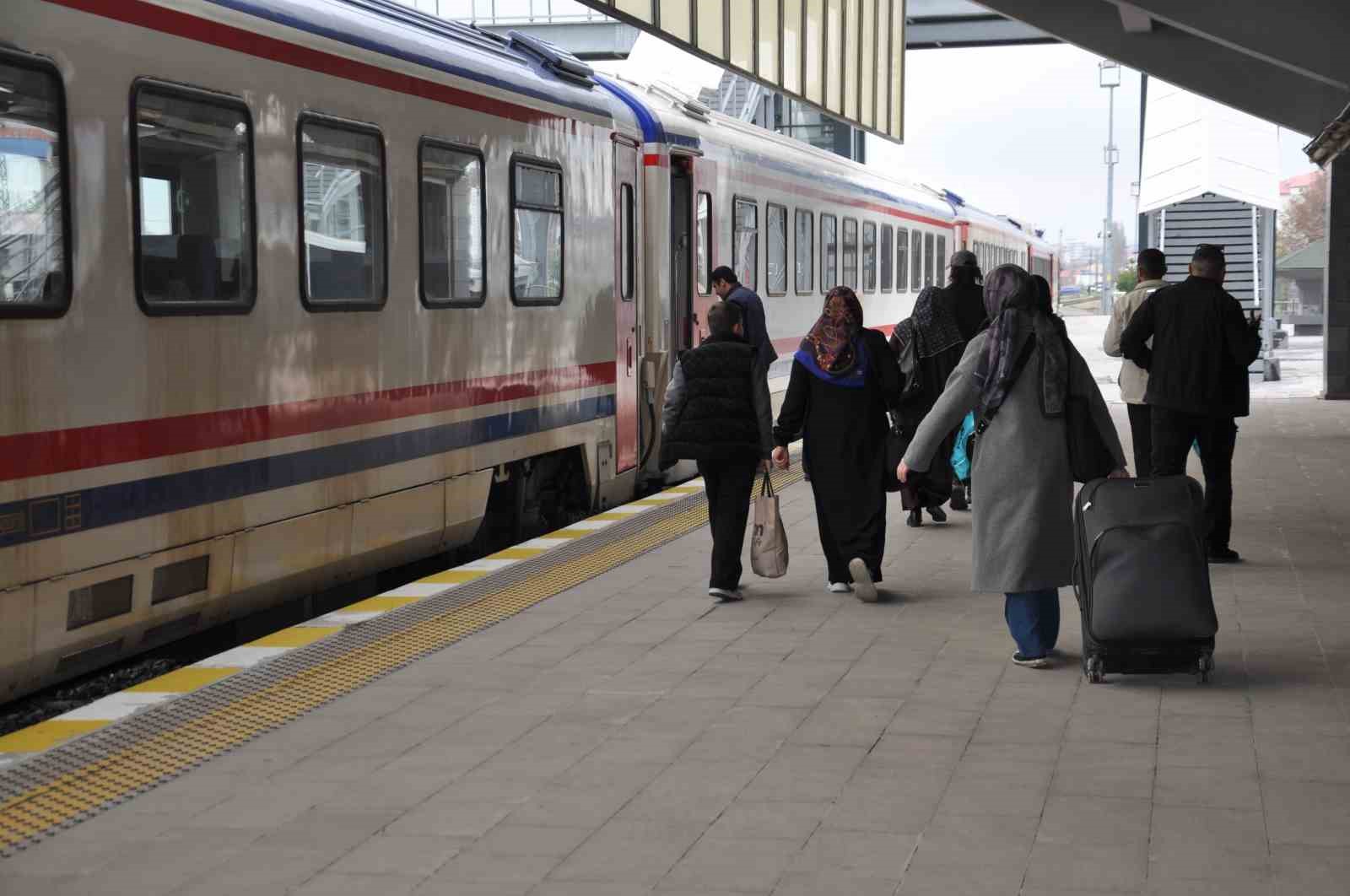 Kars’ta vatandaş rotayı Doğu Ekspresi’ne çevirdi 9 karsta vatandas rotayi dogu ekspresine cevirdi 5 NWkzMaHR