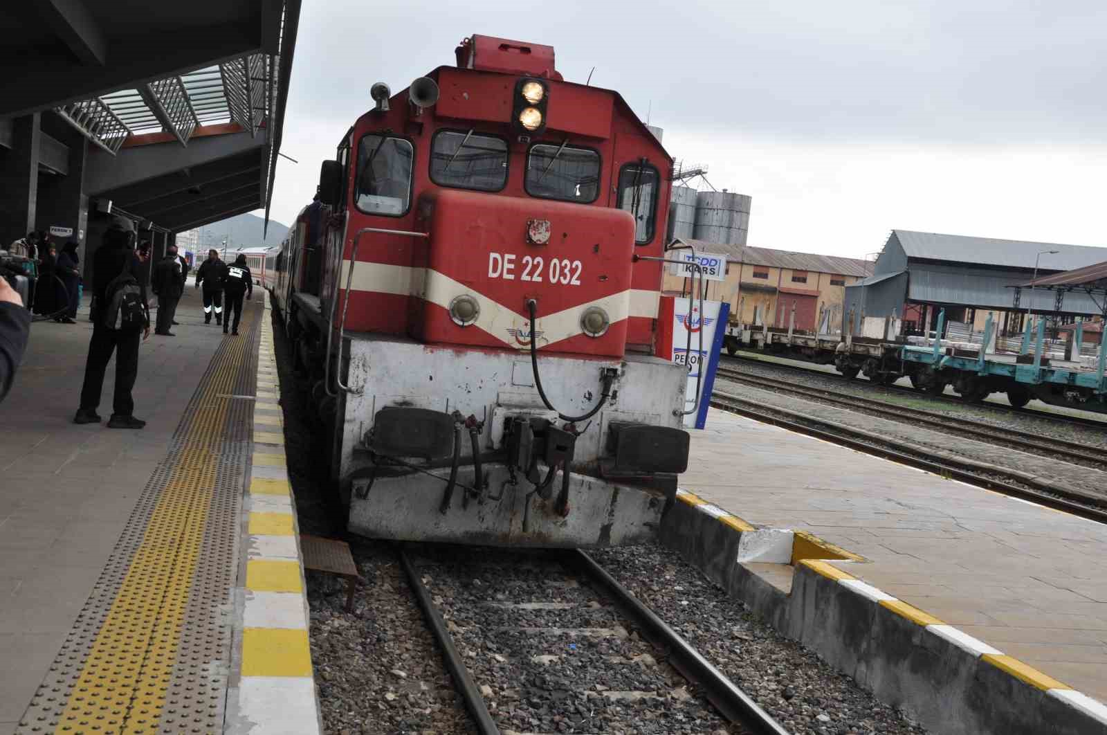 Kars’ta vatandaş rotayı Doğu Ekspresi’ne çevirdi 11 karsta vatandas rotayi dogu ekspresine cevirdi 7 qUA66Qb7