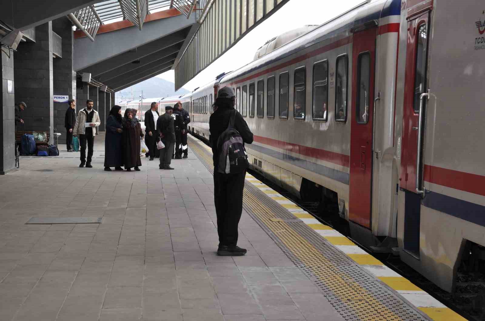 Kars’ta vatandaş rotayı Doğu Ekspresi’ne çevirdi 12 karsta vatandas rotayi dogu ekspresine cevirdi 8 1XmkaFSM