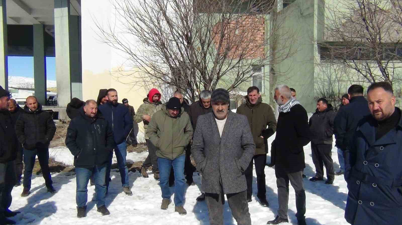 karsta vatandaslarin tas ocagi tepkisi 0 upiNEuQj