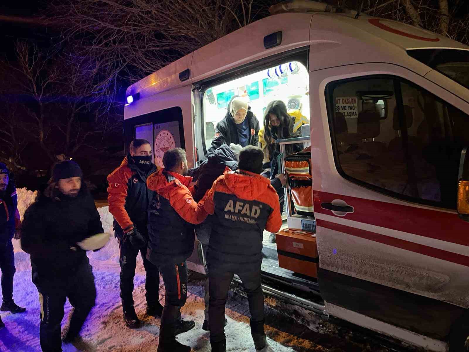 karsta yasli hasta vatandasa afad paletli amfibi araciyla ulasti 2 nBuXJJzz