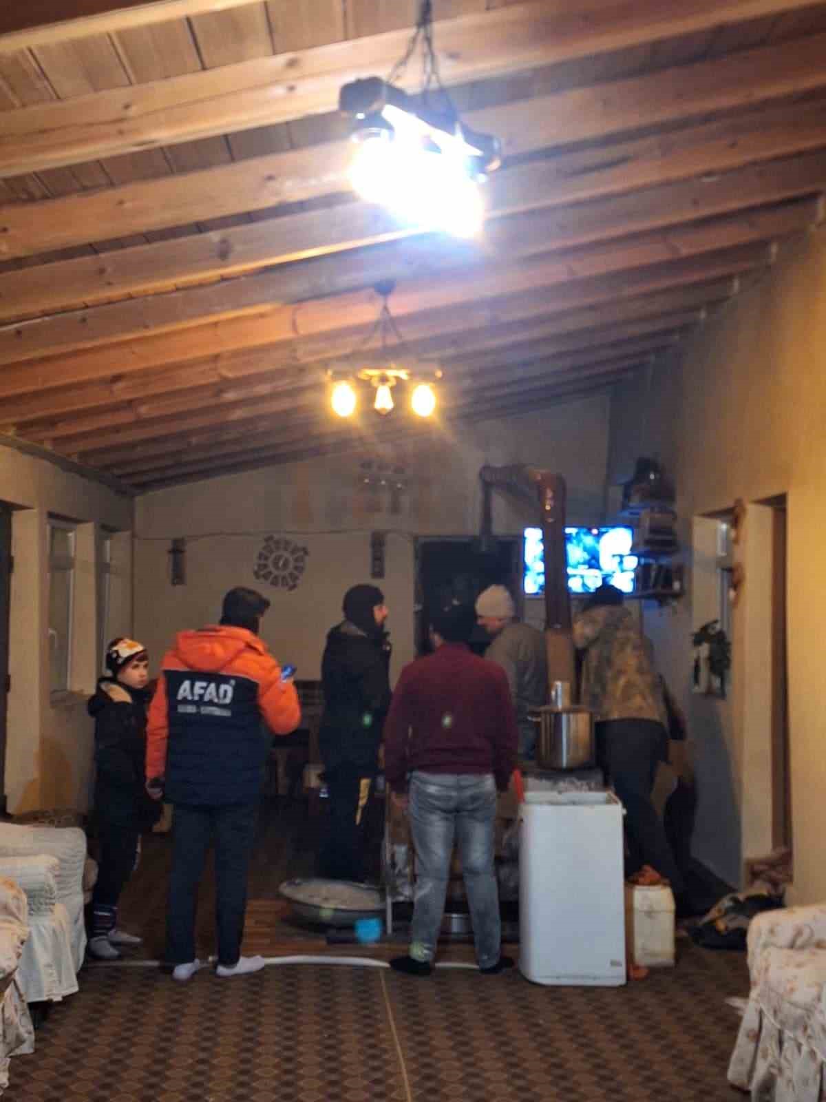 karsta yasli hasta vatandasa afad paletli amfibi araciyla ulasti 5 QV2inwG2