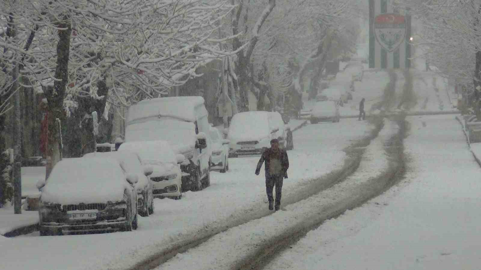 karsta yer gok beyaz kar kalinligi 30 santimi asti 15 e8lsy3CB