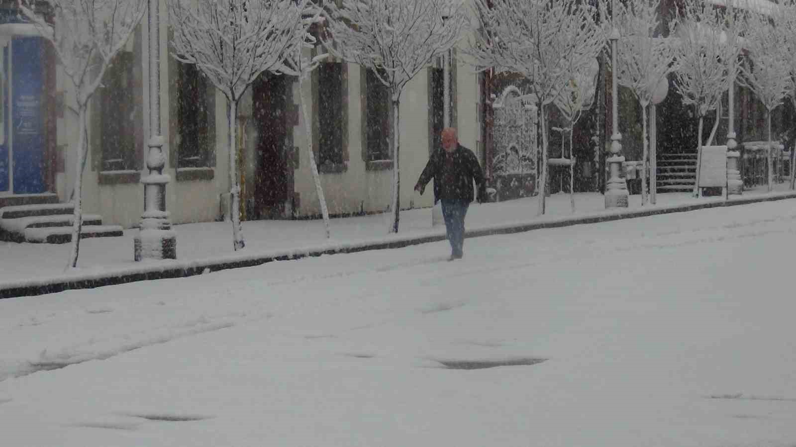 karsta yer gok beyaz kar kalinligi 30 santimi asti 2 ZylAHvzK