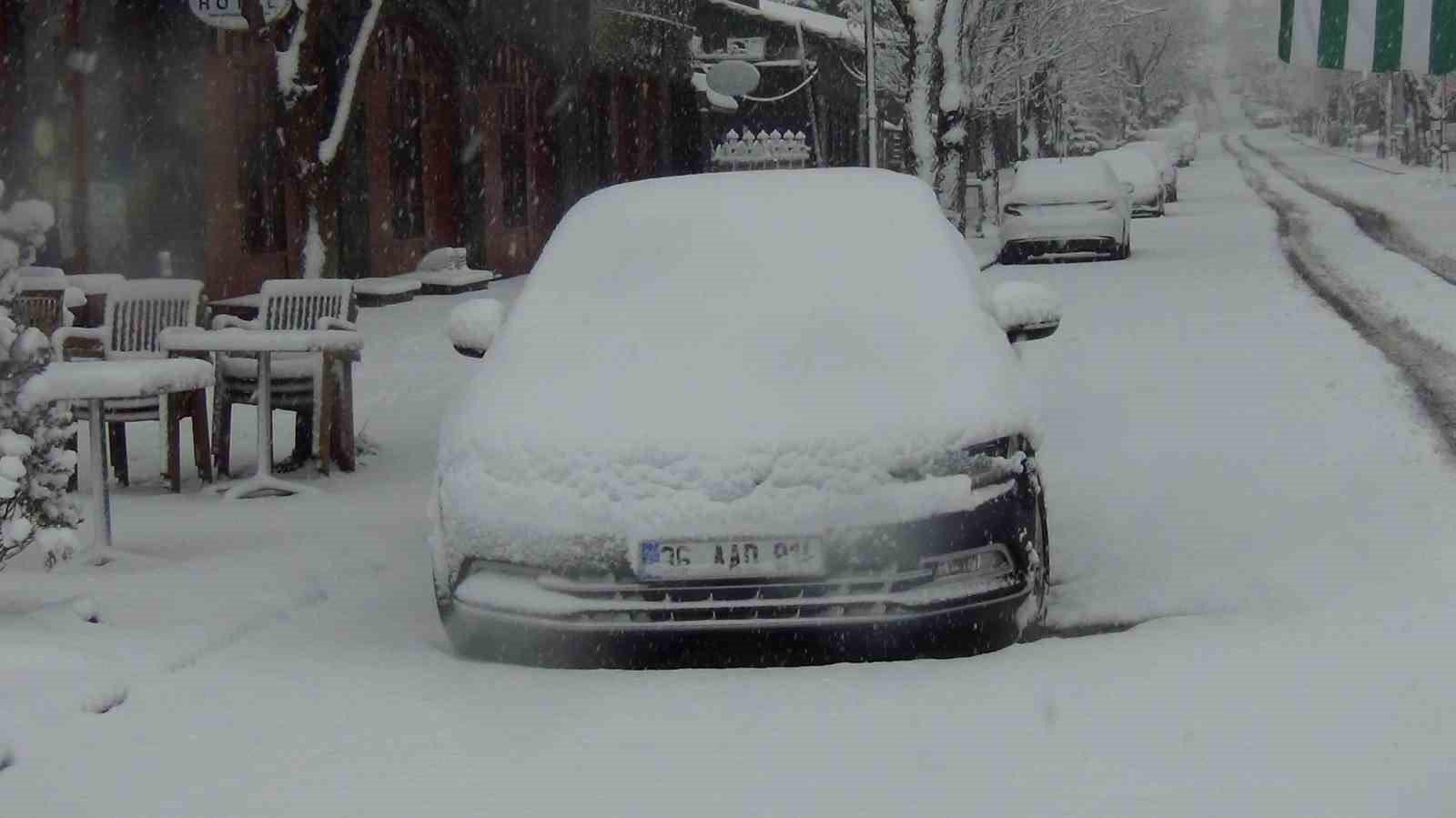 karsta yer gok beyaz kar kalinligi 30 santimi asti 4