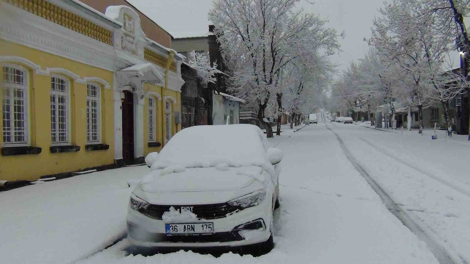 karsta yer gok beyaz kar kalinligi 30 santimi asti 7 D7K1O6cU