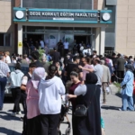 karsta-yks-heyecani-binlerce-aday-universite-hayali-icin-sinav-merkezlerine-akin-etti-Rh7HVm4L.jpg