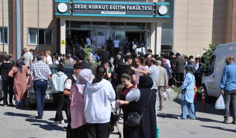 karsta-yks-heyecani-binlerce-aday-universite-hayali-icin-sinav-merkezlerine-akin-etti-Rh7HVm4L.jpg