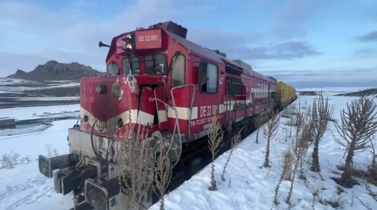 karsta yuk treni kamyon ile carpisti 1 olu 2 jn4rsYLE