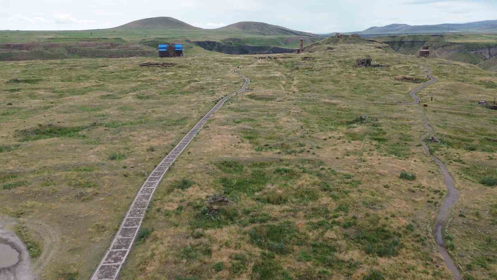 Kars’taki Tarihi Ani Ören Yeri ziyaretçilerini ağırlıyor 6 karstaki tarihi ani oren yeri ziyaretcilerini agirliyor 2 DQ3c7H4h