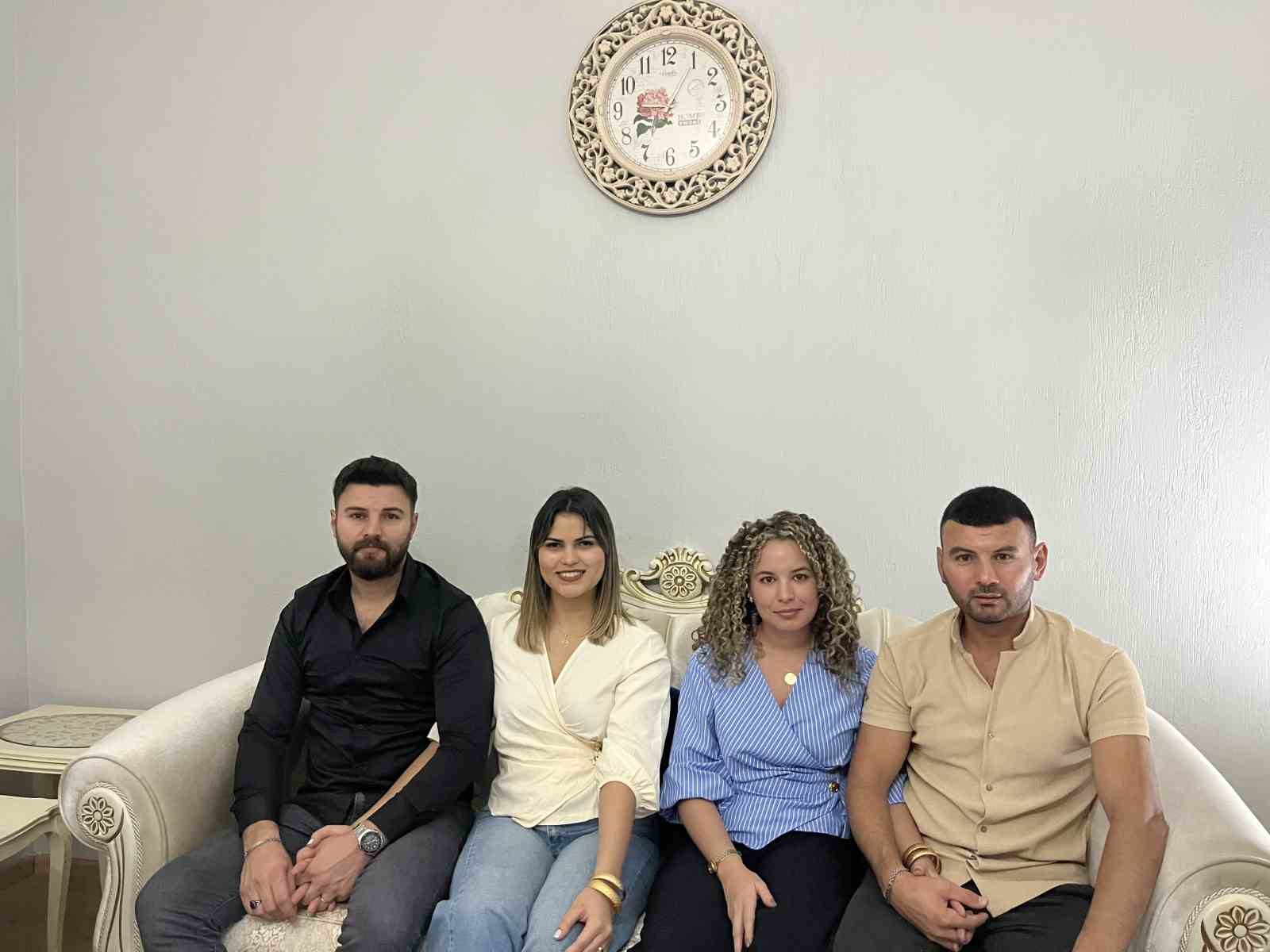 karstan kubaya uzanan ask hikayesi kubali gelinler karsa renk katti 0 DmTj676N