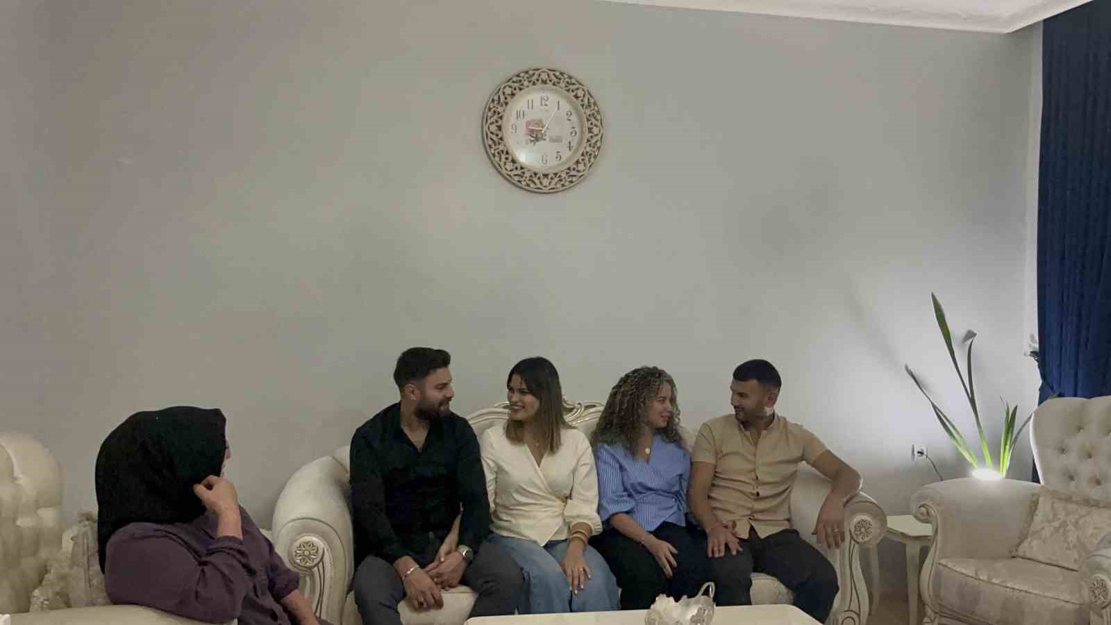 karstan kubaya uzanan ask hikayesi kubali gelinler karsa renk katti 1 AnylViWi