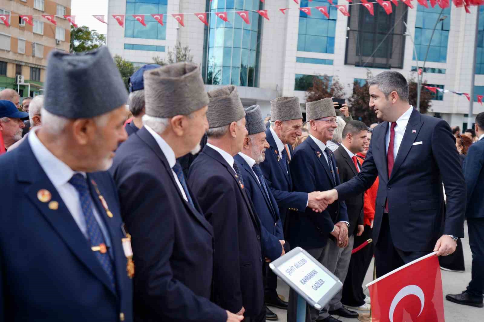 kartalda 29 ekim coskusu ataturk anitinda basladi 2 4qmjI8rc