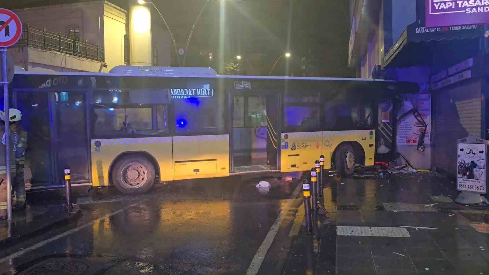 Kartal’da İETT otobüsü binaya çarptı: 6 yaralı 5 kartalda iett otobusu binaya carpti 6 yarali 1 DX99Wt3e