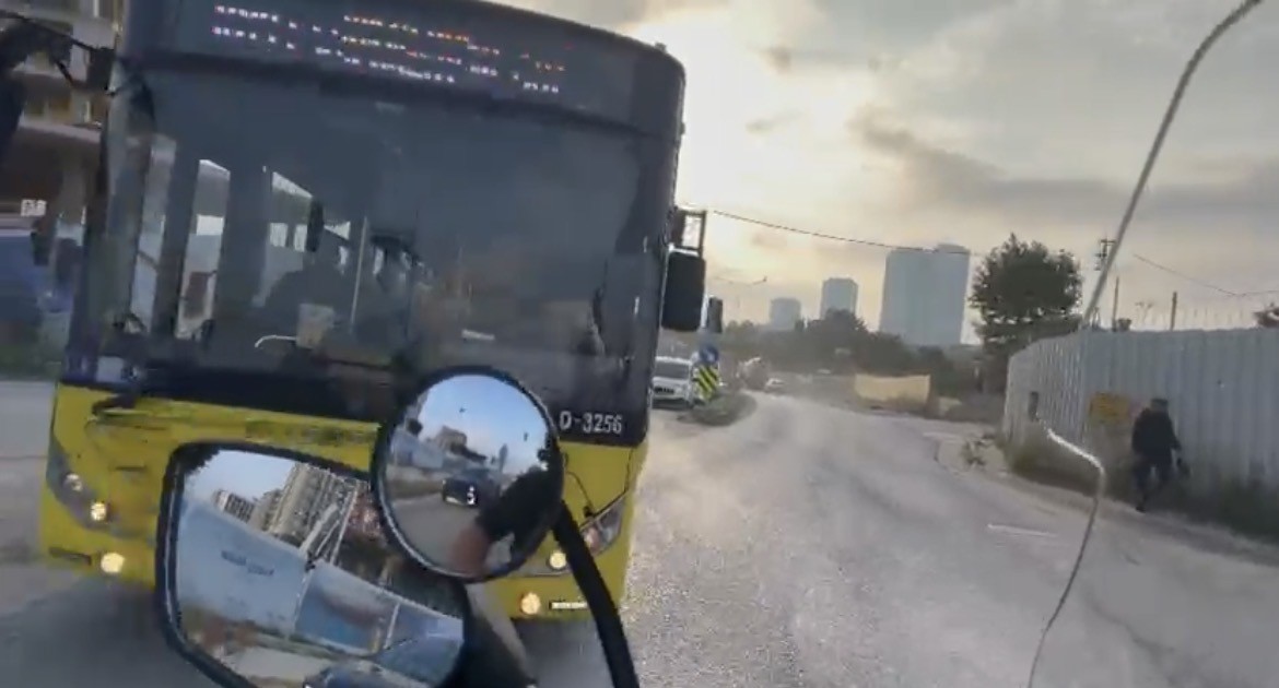Kartal’da korku dolu anlar: İETT otobüsü kırmızıda geçti, motosikletli son anda durabildi 4 kartalda korku dolu anlar iett otobusu kirmizida gecti motosikletli son anda durabildi 0