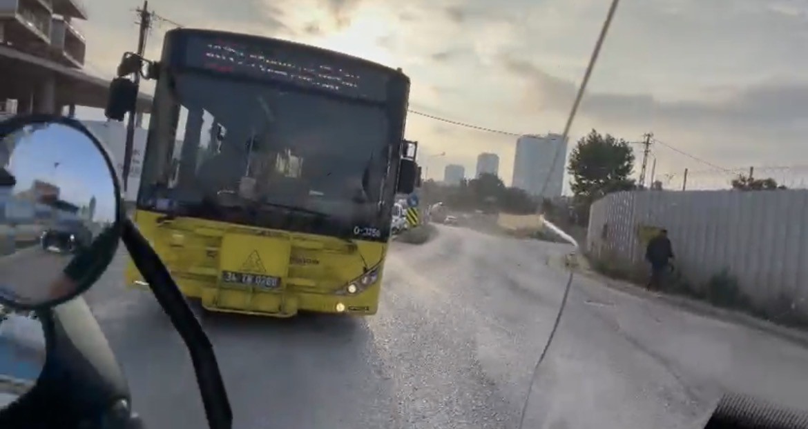 Kartal’da korku dolu anlar: İETT otobüsü kırmızıda geçti, motosikletli son anda durabildi 5 kartalda korku dolu anlar iett otobusu kirmizida gecti motosikletli son anda durabildi 1 E2RaJTf9