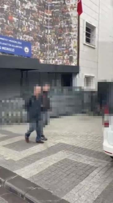 kartalda pencereden surunerek girdigi is yerinden hirsizlik yapti 5 vhD4FmOK