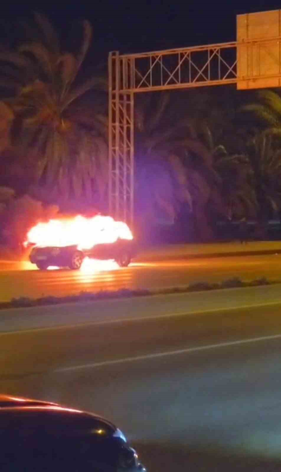 Kartal’da seyir halindeki araç alev alev yandı 4 kartalda seyir halindeki arac alev alev yandi 0 H1uynyO1