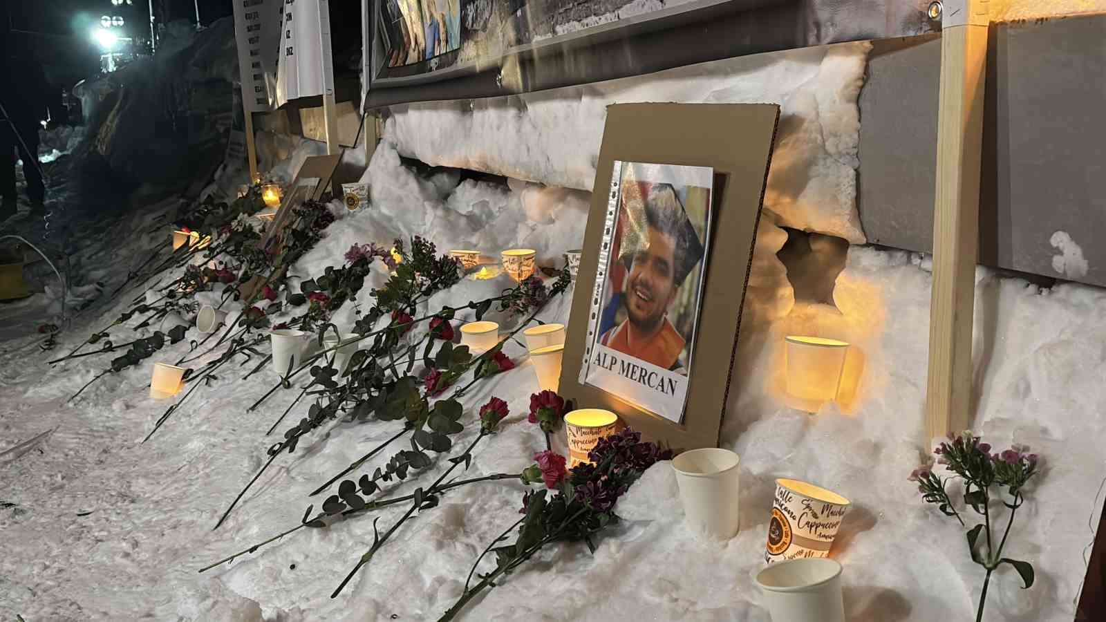 kartalkaya yangin faciasinin birinci yildonumunde acili aileler otel onunde bir araya geldi 11 yN7uIaBV