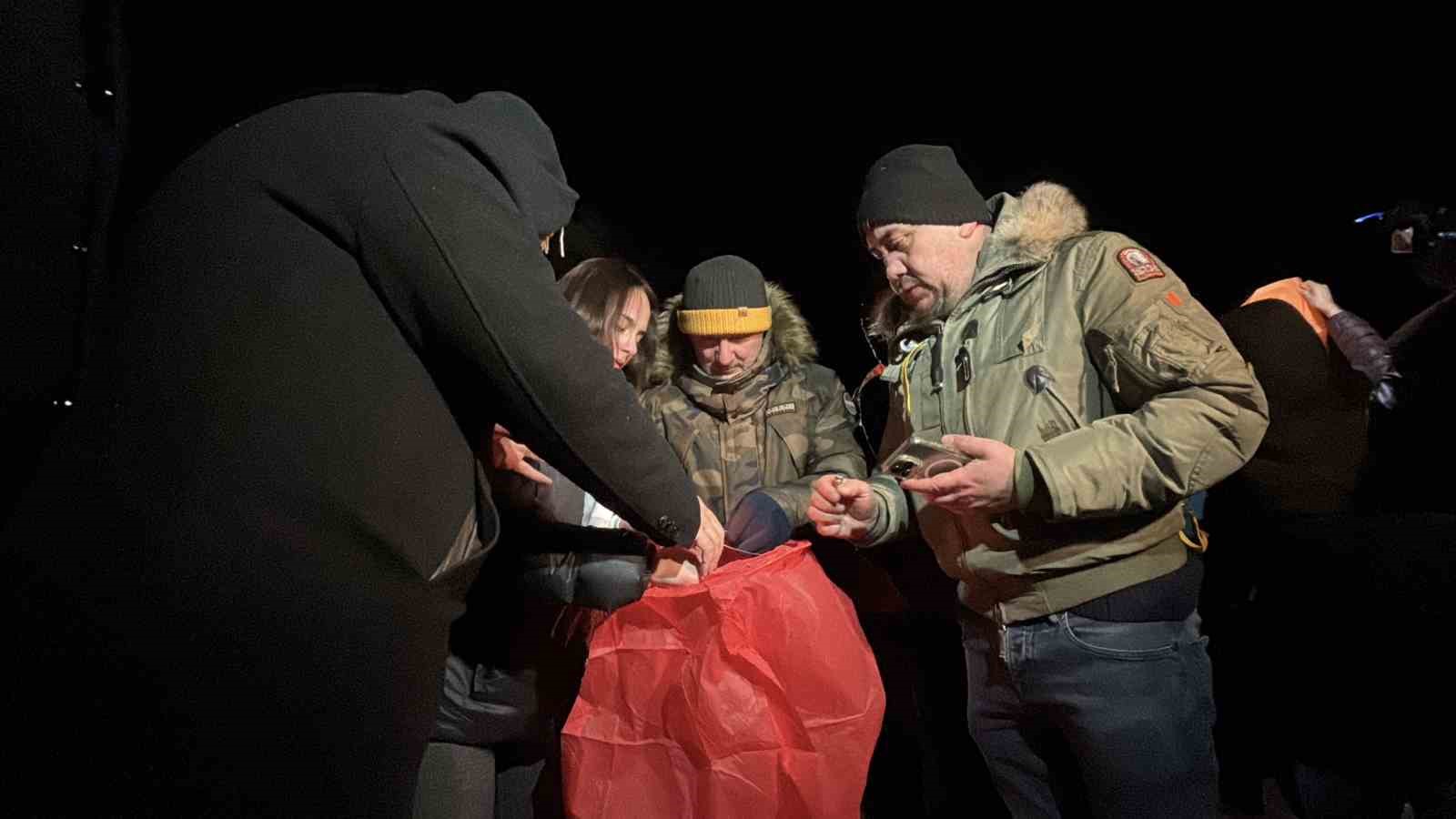 kartalkaya yangin faciasinin birinci yildonumunde acili aileler otel onunde bir araya geldi 15 had34KWK