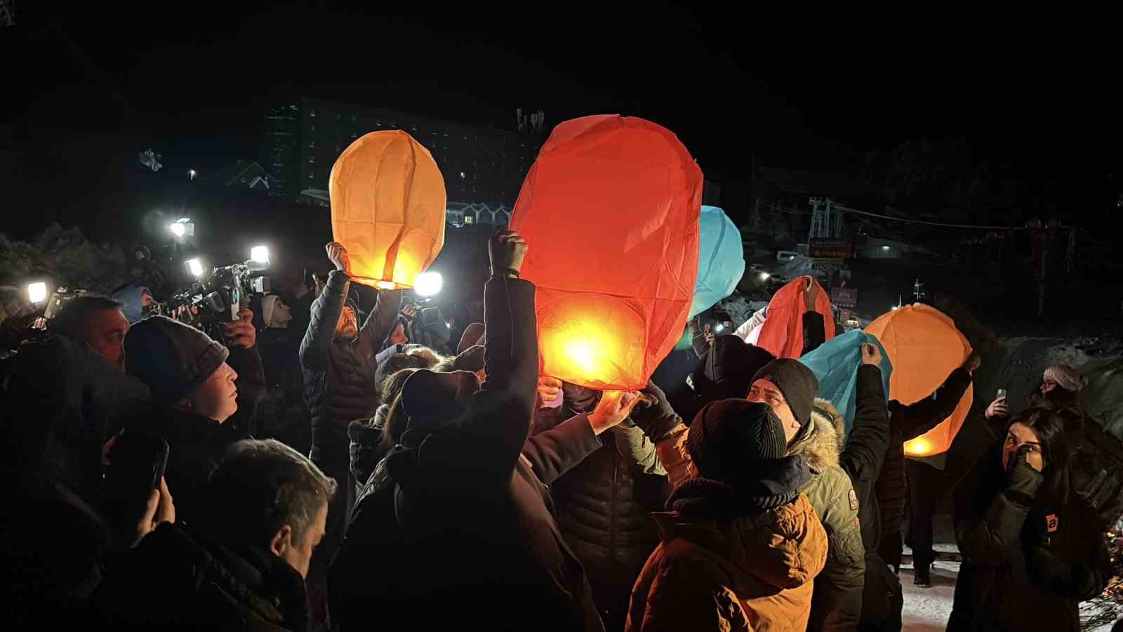 kartalkaya yangin faciasinin birinci yildonumunde acili aileler otel onunde bir araya geldi 17 hpiXkigh