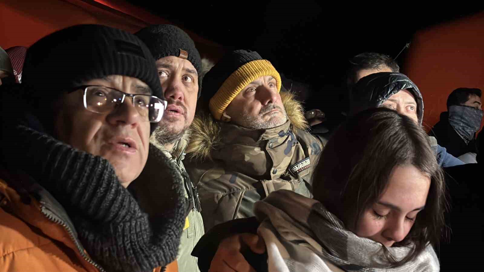kartalkaya yangin faciasinin birinci yildonumunde acili aileler otel onunde bir araya geldi 22 h2qgEzZt