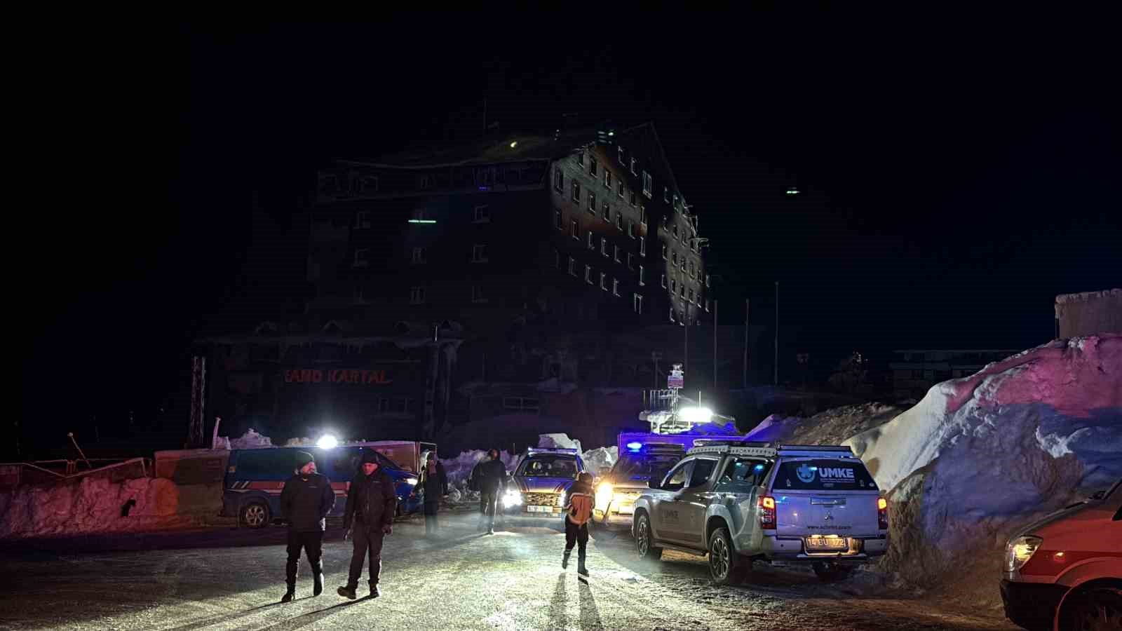 kartalkaya yangin faciasinin birinci yildonumunde acili aileler otel onunde bir araya geldi 23 gqYmqmih