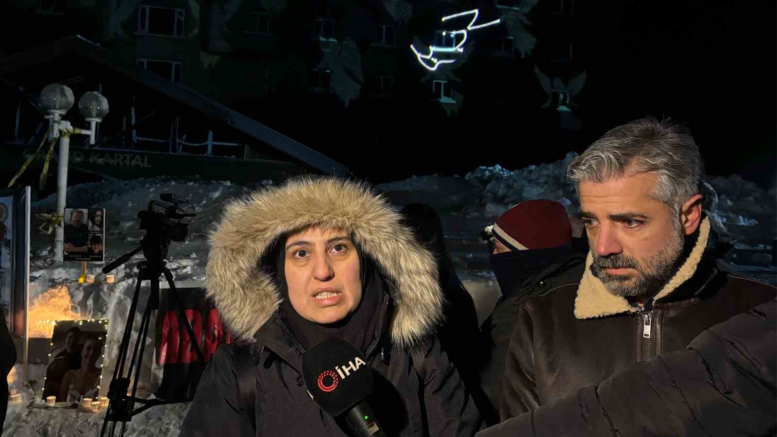 kartalkaya yangin faciasinin birinci yildonumunde acili aileler otel onunde bir araya geldi 3 zWULy9Us