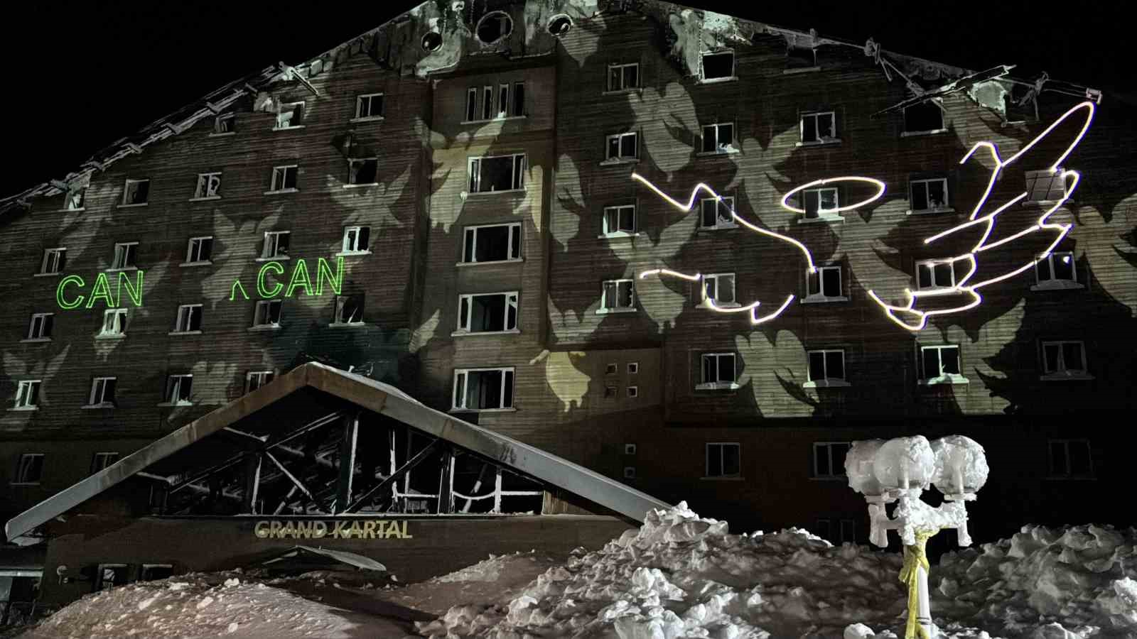 kartalkaya yangin faciasinin birinci yildonumunde acili aileler otel onunde bir araya geldi 5 9ui9cIjg