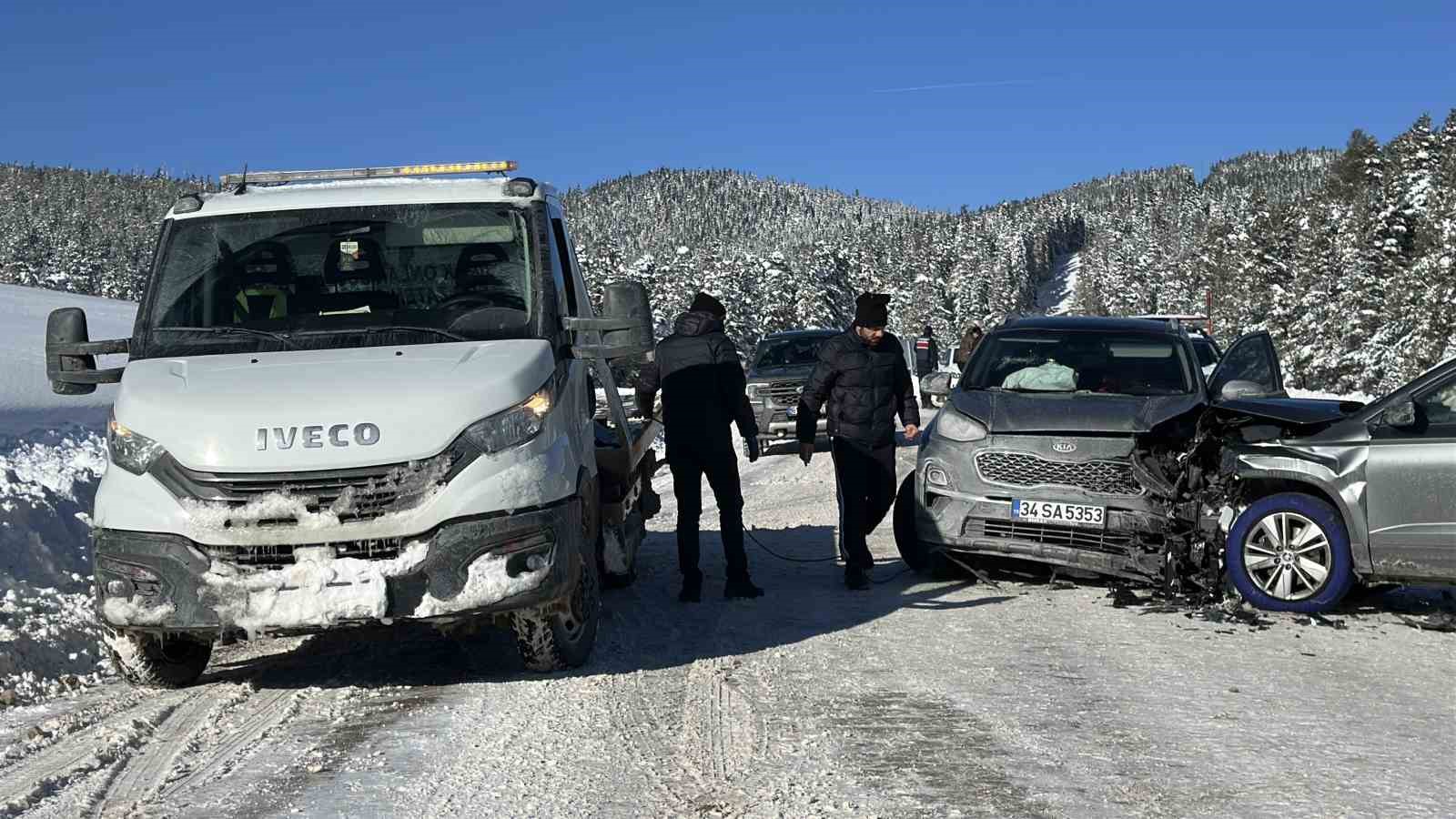 kartalkaya yolunda 2 cip kafa kafaya carpisti 1 h6SZmUWL