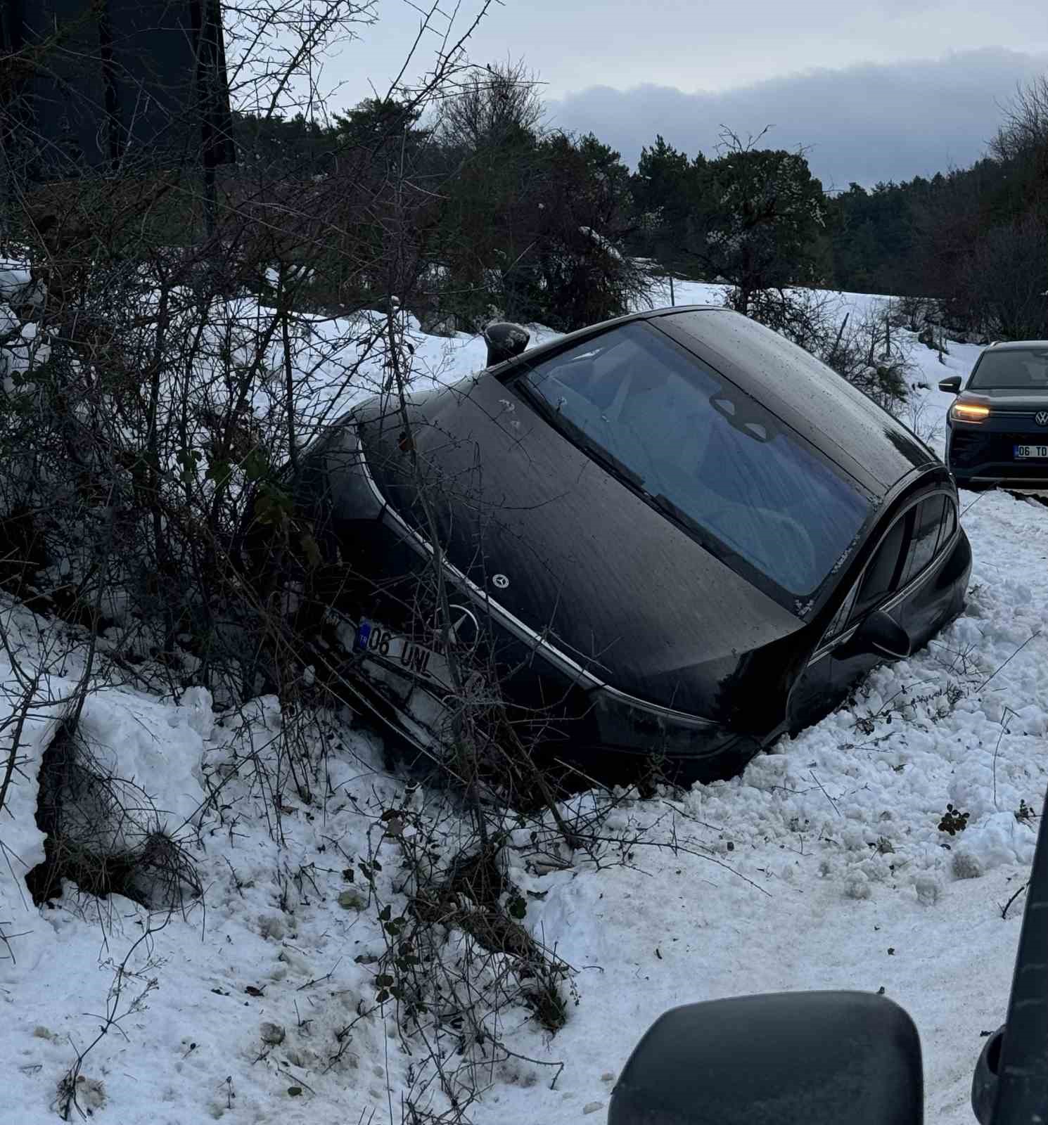 kartalkaya yolunda luks arac kara saplandi 1 lW4ctbFi