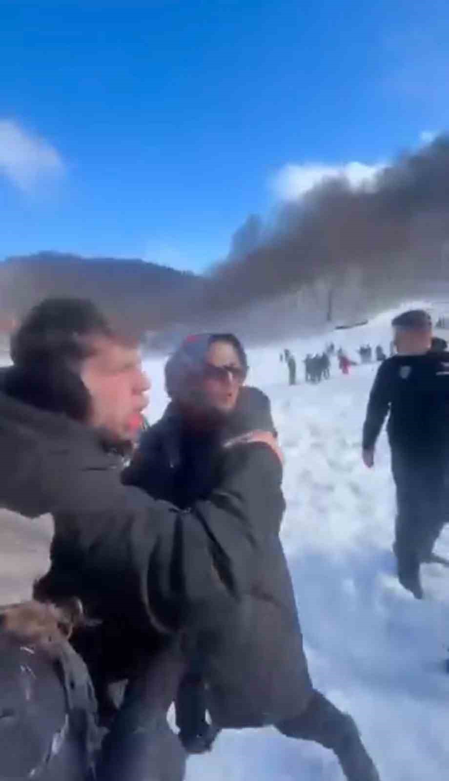 Kartepe’deki kavganın en büyük mağduru çocuklar oldu: "Babama 5 kişi saldırdılar, kafasını ATV’ye vurdular" 9 kartepedeki kavganin en buyuk magduru cocuklar oldu babama 5 kisi saldirdilar kafasini atvye vurdular R9M3XbMy
