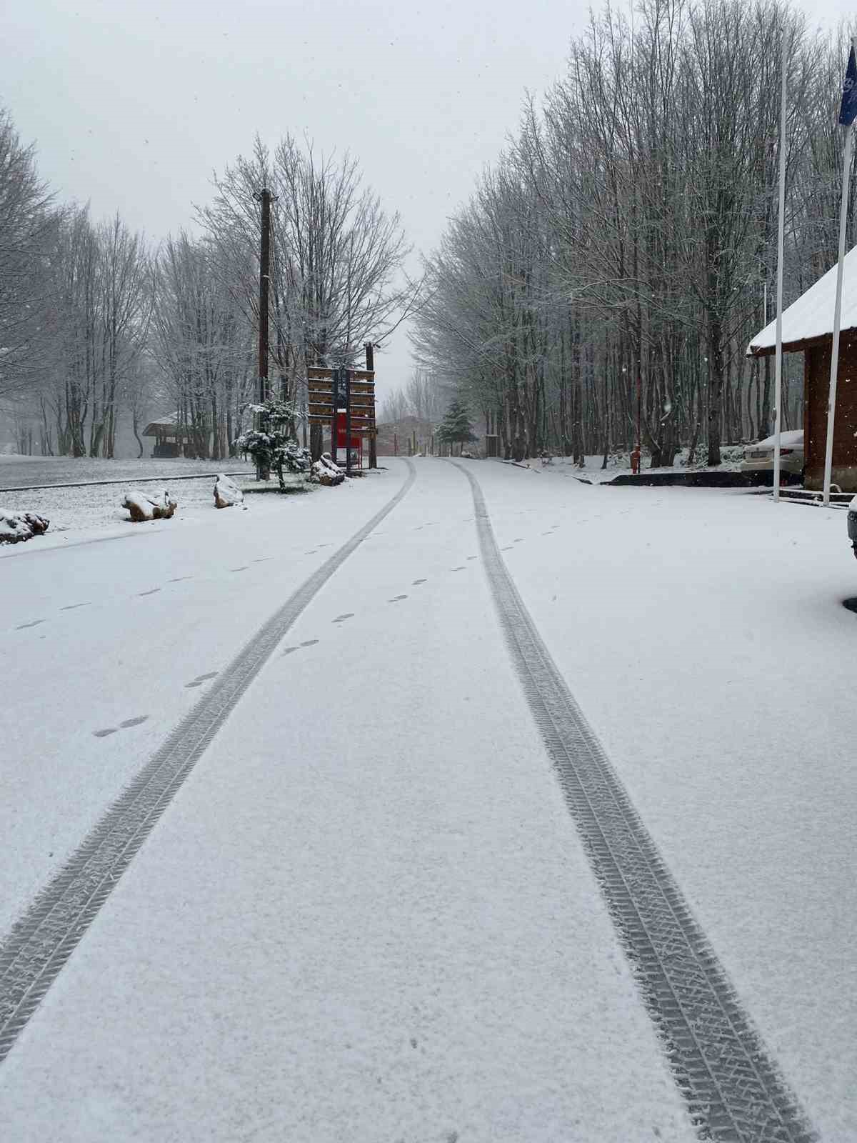kartepeye lapa lapa kar yagiyor 1 5ZNu26lg
