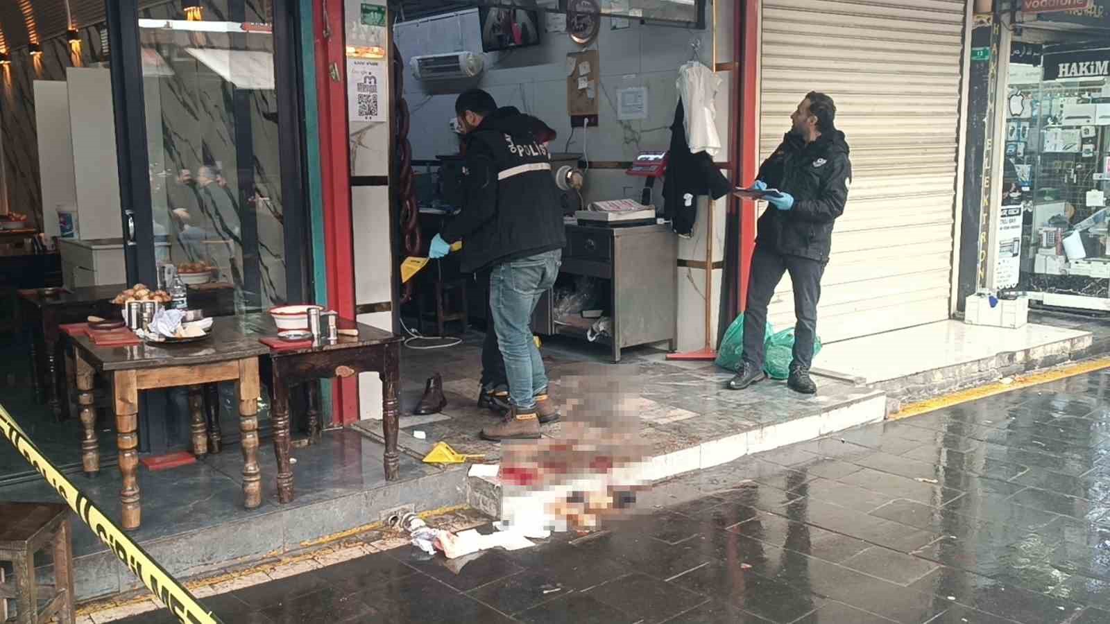 kasap dukkanina silahli saldiri 2 yarali 2 XZkHG4XN