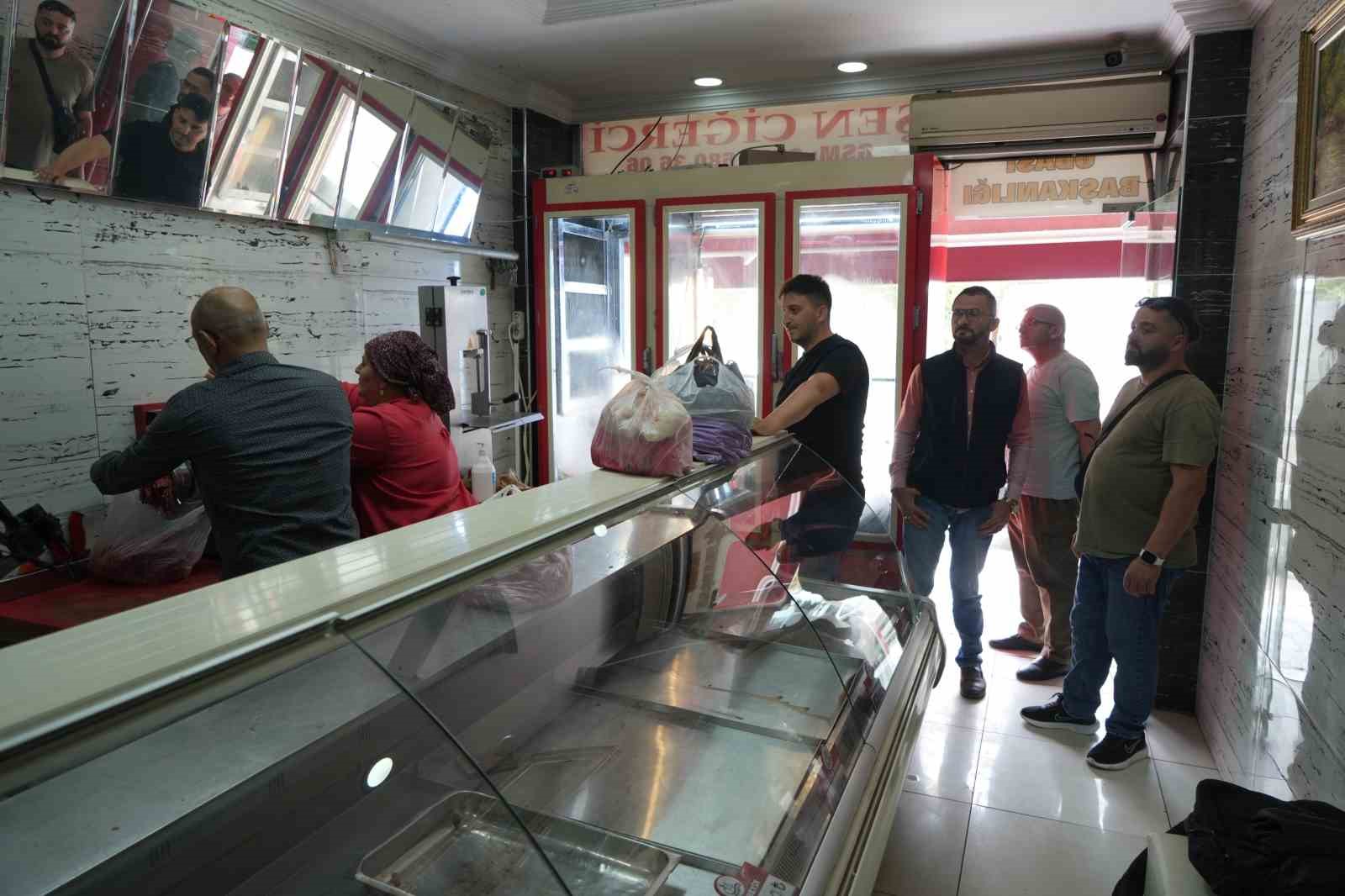 kasaplarda kiyma cekme telasi basladi 2 1fEZABPb