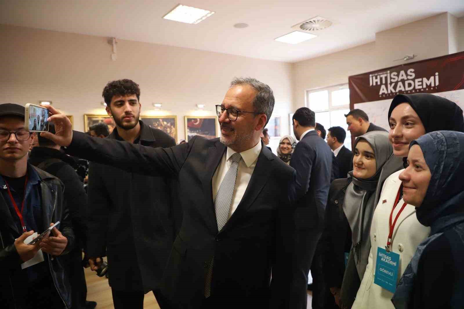 kasapoglu ak parti genclik hareketidir 6