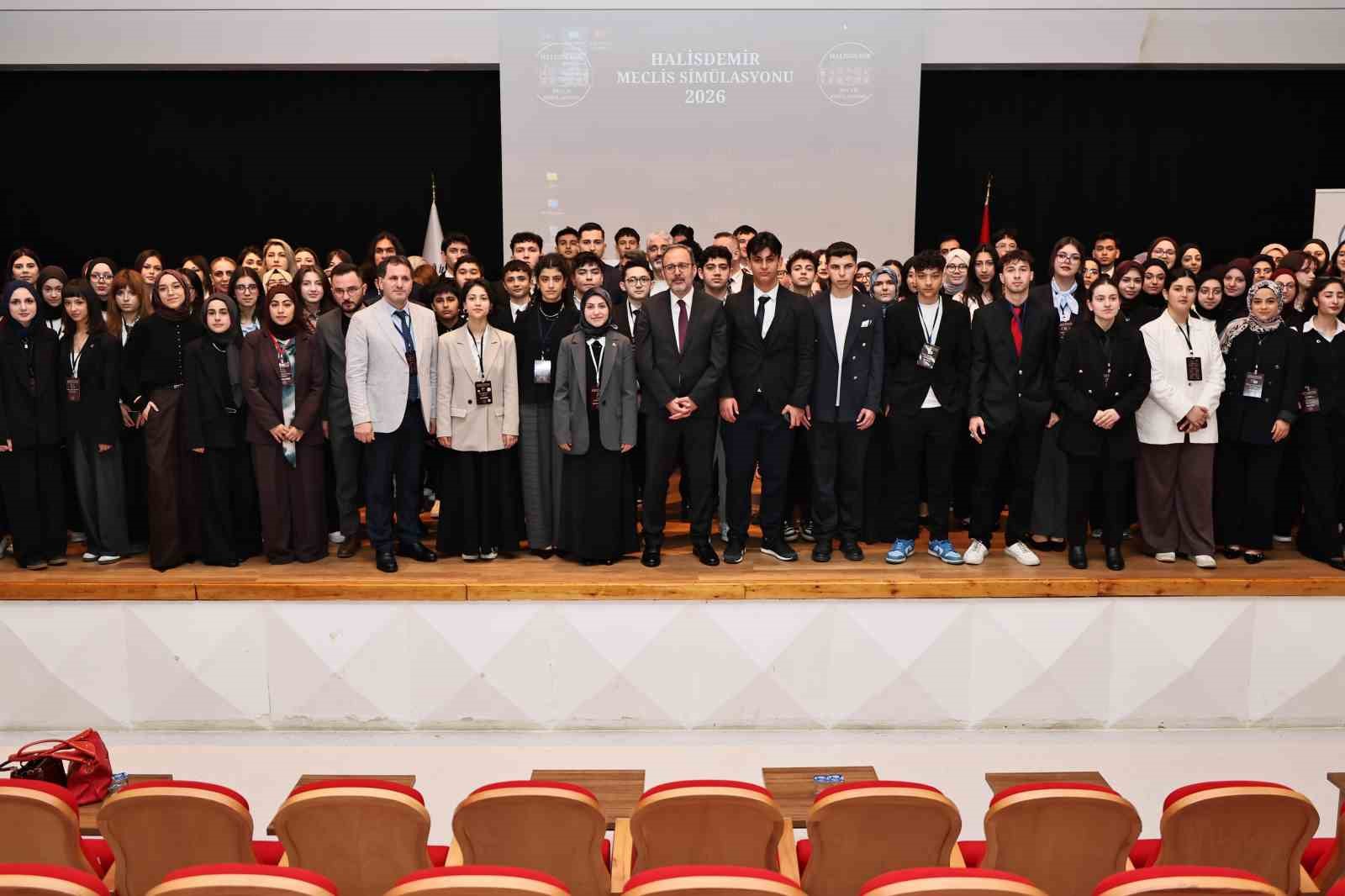 kasapoglu demokrasi fikrin sozun ve dusuncenin agirligina duyulan saygidir 2 48ARnNnH