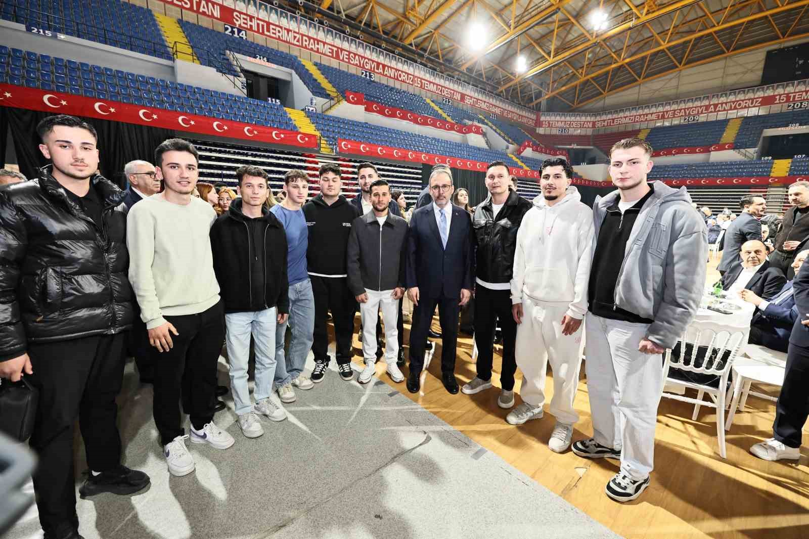 kasapoglu manisalilarla iftar sofrasinda bulustu 3 fgmpaKsA