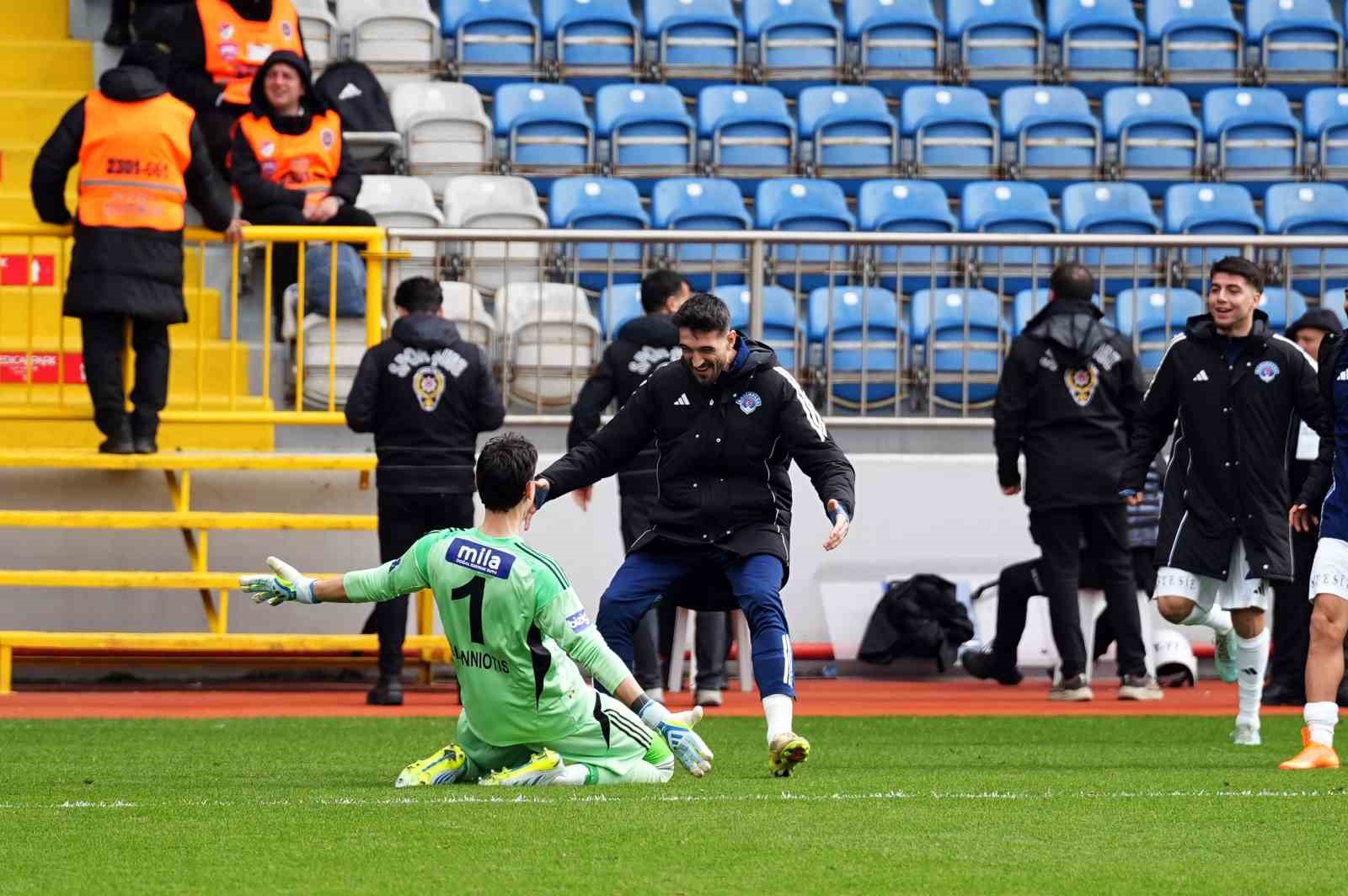 kasimpasa kalecisi andreas gianniotisten uzaklardan gol 2 yzJsE2ra