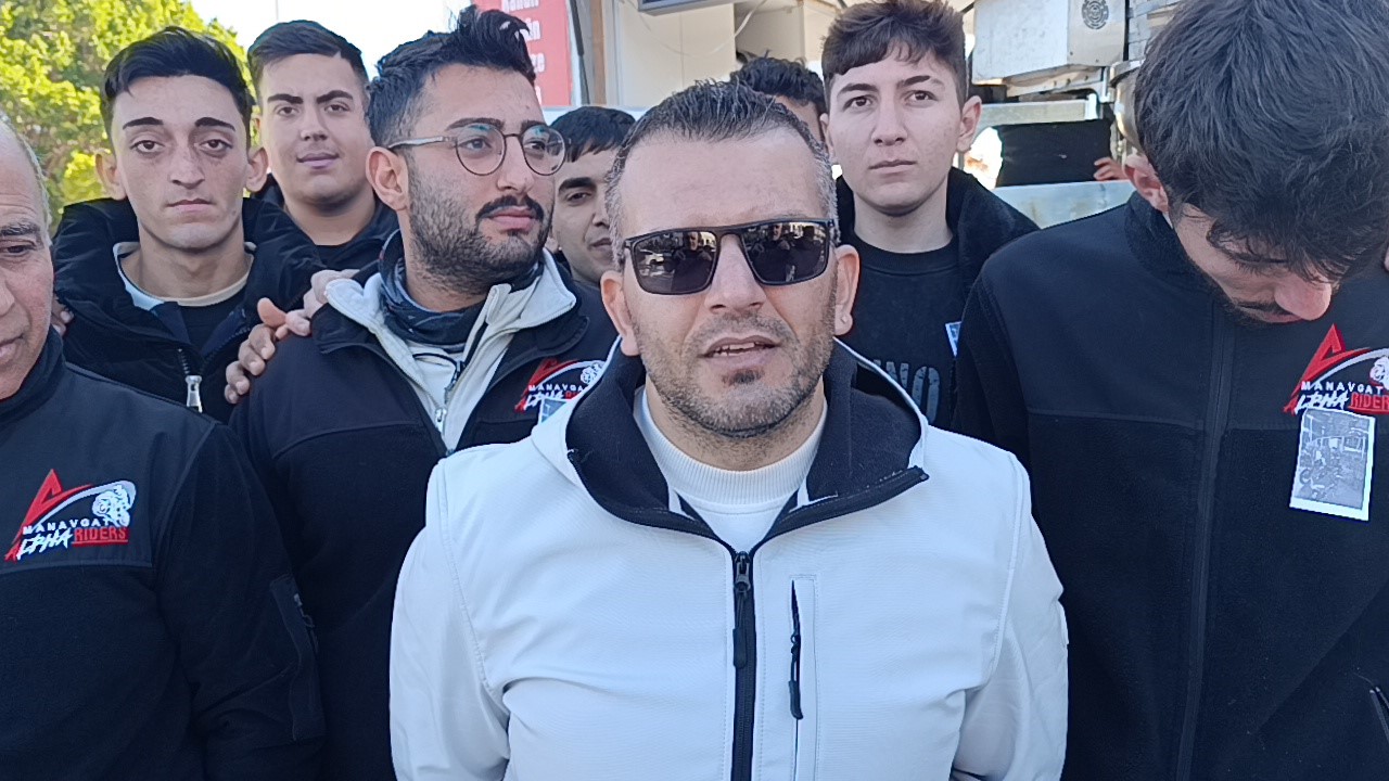 kaskini kiz arkadasina verdigi kazada hayatini kaybeden motosiklet surucusu icin lokma dagitildi 2