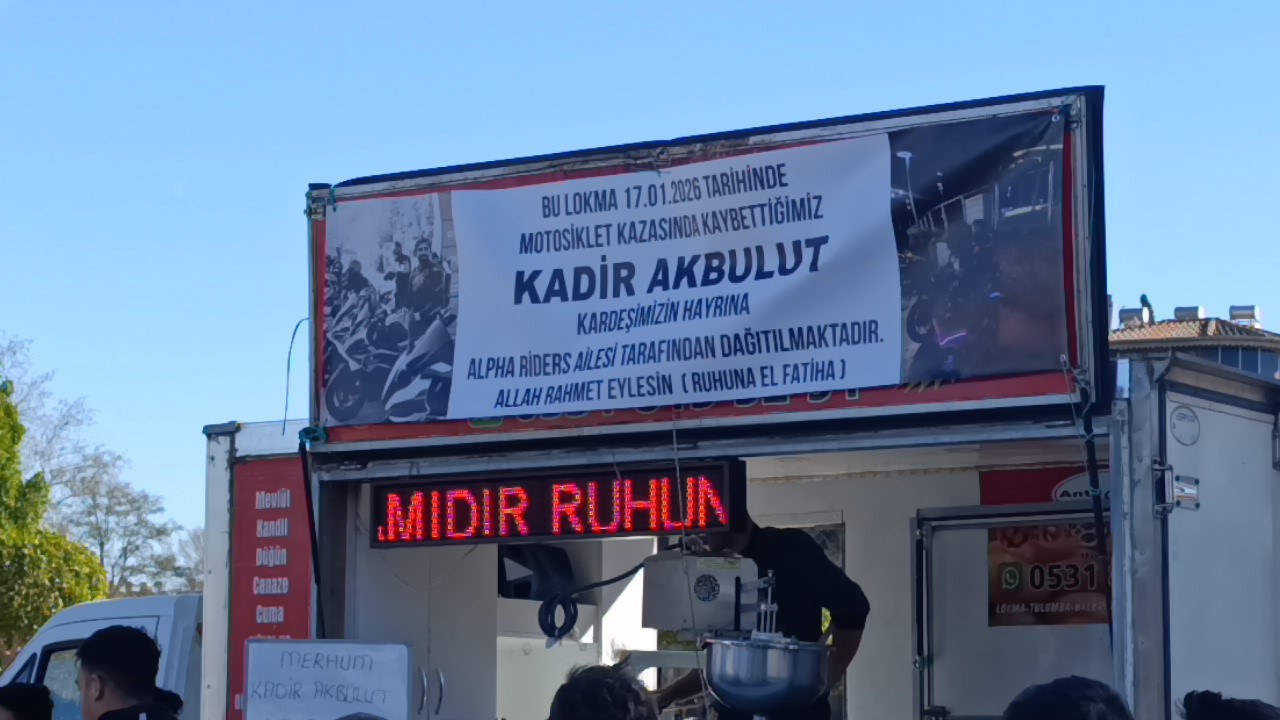 kaskini kiz arkadasina verdigi kazada hayatini kaybeden motosiklet surucusu icin lokma dagitildi 3 bz7Xa4vq
