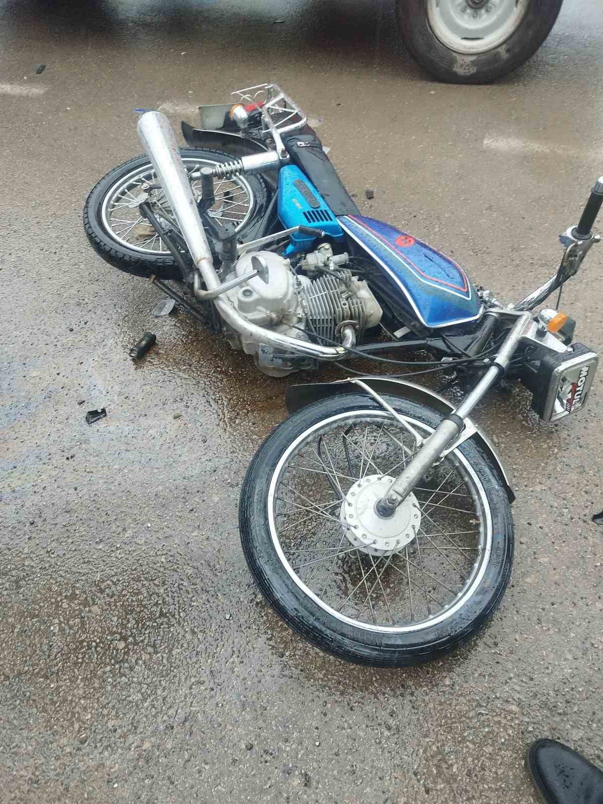 Kaskla yaşama tutunan motosikletli genç: "Polisler doğru söylüyormuş" 6 kaskla yasama tutunan motosikletli genc polisler dogru soyluyormus 2 tVTw3U5d
