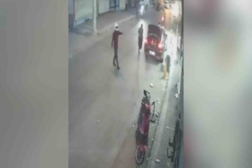 Motosikletin çaptığı bisikletli çocuk yaralandı: Kaza anı kamerada 1 thumbnail